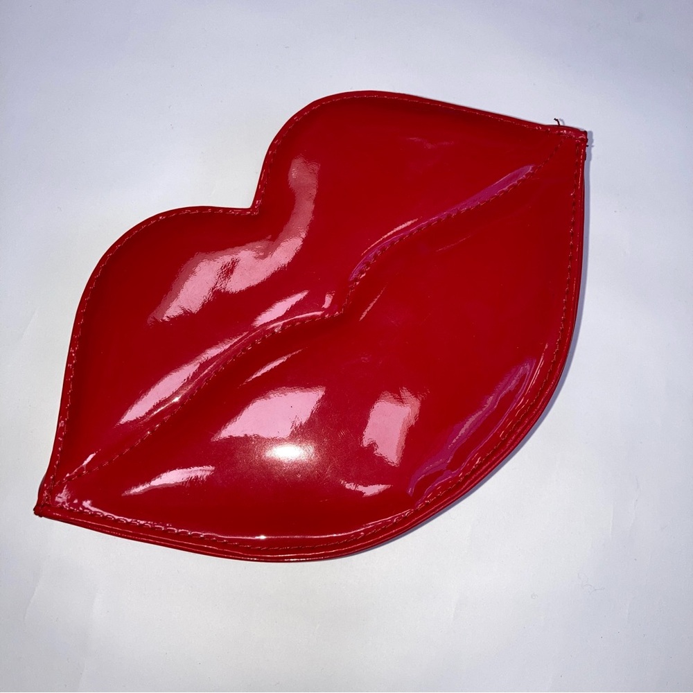 Moschino red lips shaped pouch - Picture 10 of 10